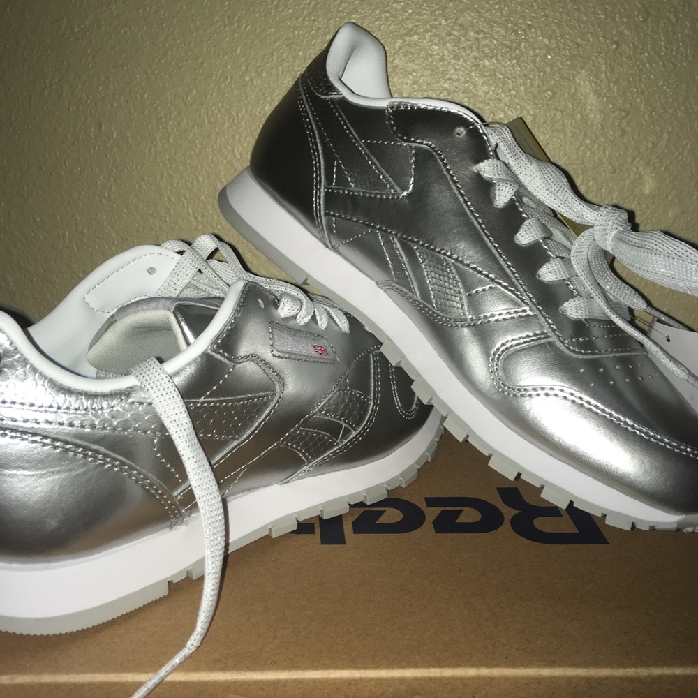 Holographic Reebok